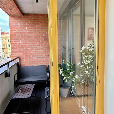 The Peony In Smichov, 5 Apartment *