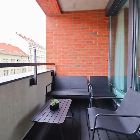 The Peony In Smichov, 5 *