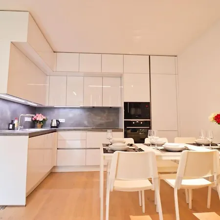 The Peony In Smichov, 5 *