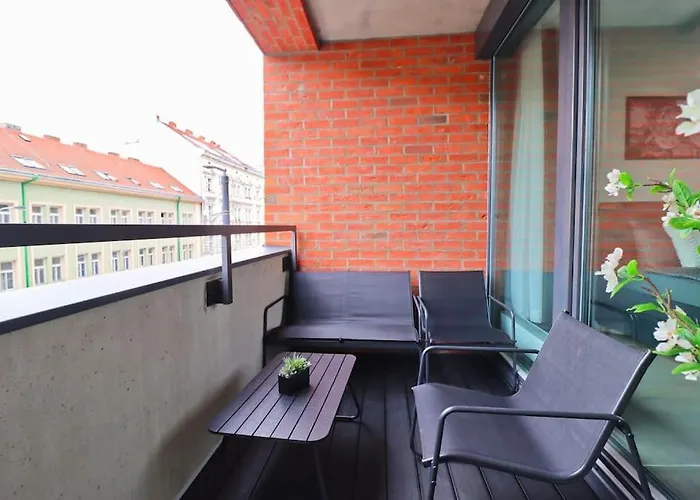 The Peony In Smichov, 5 *
