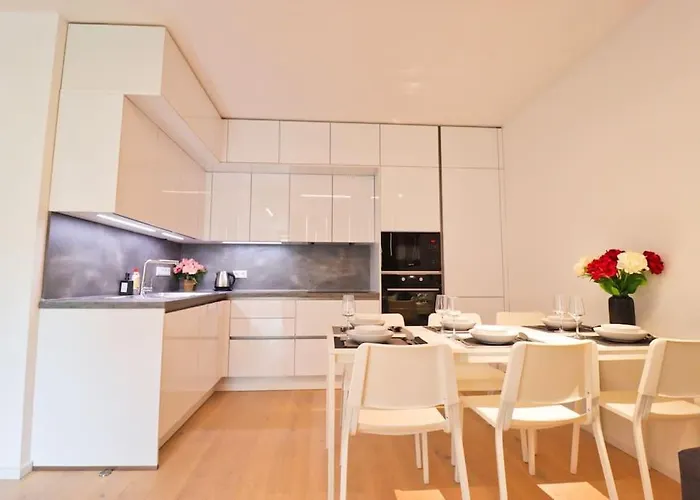 The Peony In Smichov, 5 *