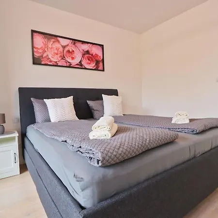 Appartement The Peony In Smichov, 5 *