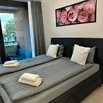 The Peony In Smichov, 5 Πράγα