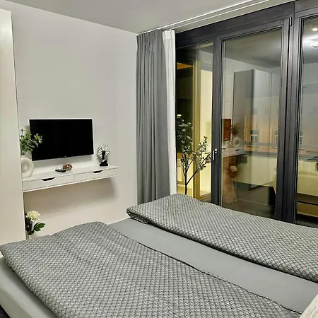 The Peony In Smichov, 5 *